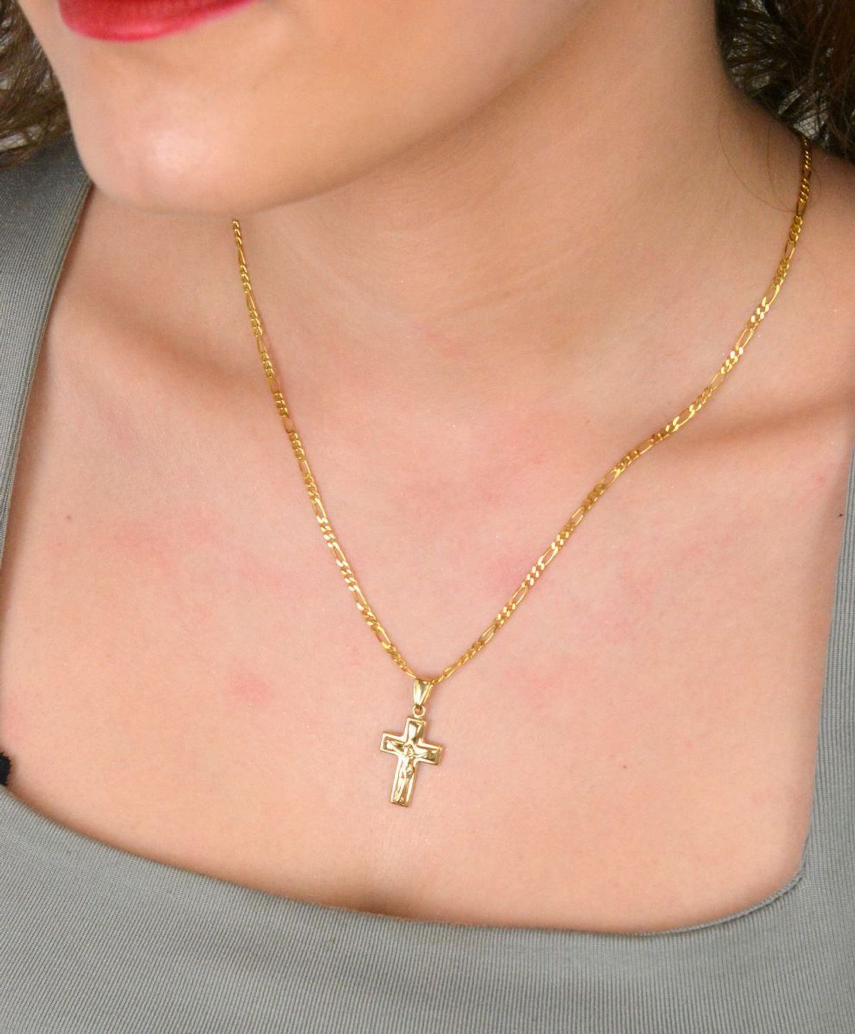 Złota zawieszka krzyżyk z wizerunkiem Jezusa próba 333, ZA 3845A. Złoty krzyżyk na prezent to wyjątkowy wybór, który może mieć głębokie znaczenie. Złota zawieszka próba 333. 1.jpg